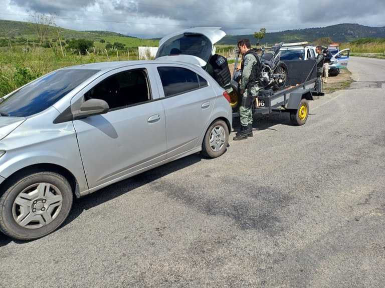 PRF apreende 10 veículos, por adulteração, em menos de 24 horas PRF apreende 10 veículos, por adulteração, em menos de 24 horas