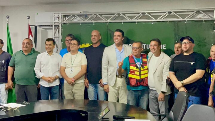 Anderson Correia comemora lançamento de aplicativo para taxistas e mototaxistas de Caruaru