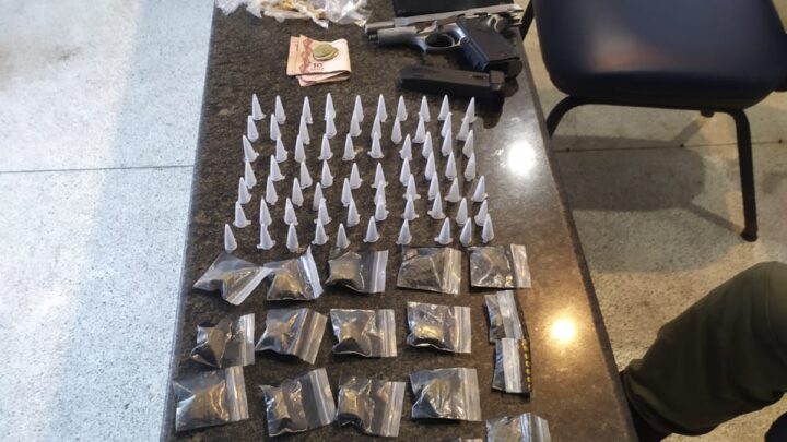PMPE prende suspeito com arma de fogo e drogas