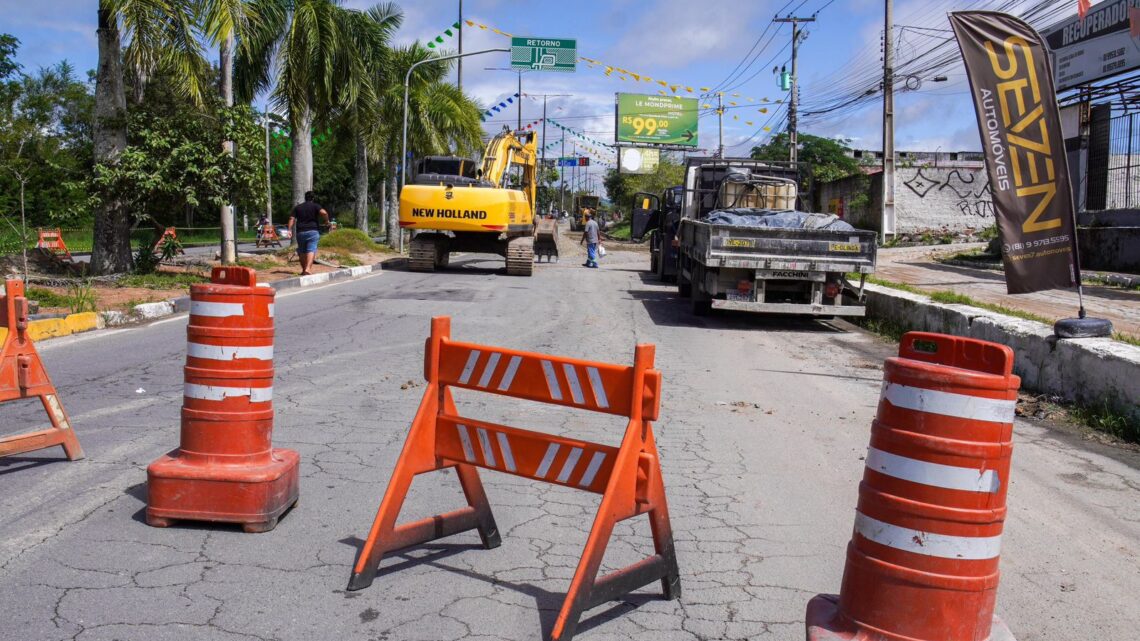 Revitalização da Avenida José Rodrigues de Jesus passa de 50% de execução Revitalização da Avenida José Rodrigues de Jesus passa de 50% de execução