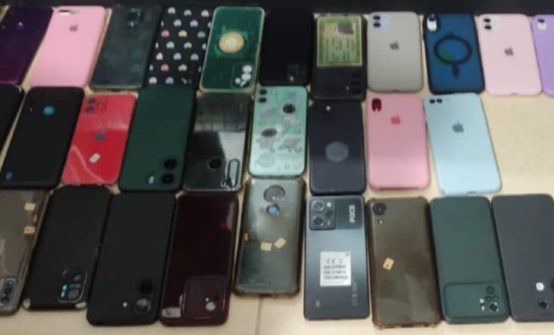 Duas mulheres são presas em Garanhuns com 35 celulares