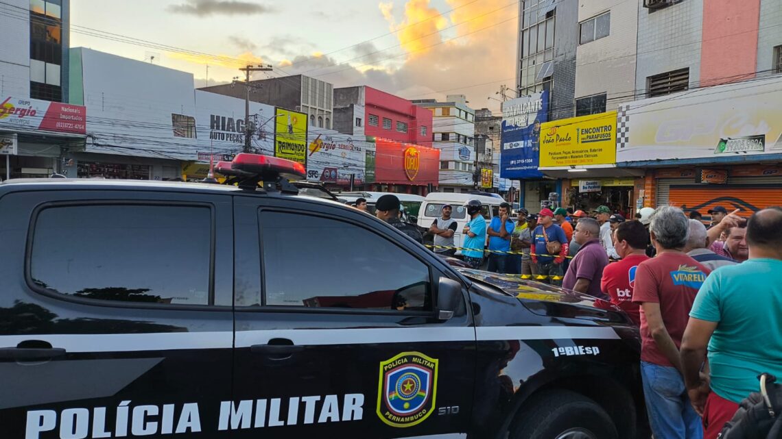 Homem é assassinado com tiro no rosto no centro de Caruaru