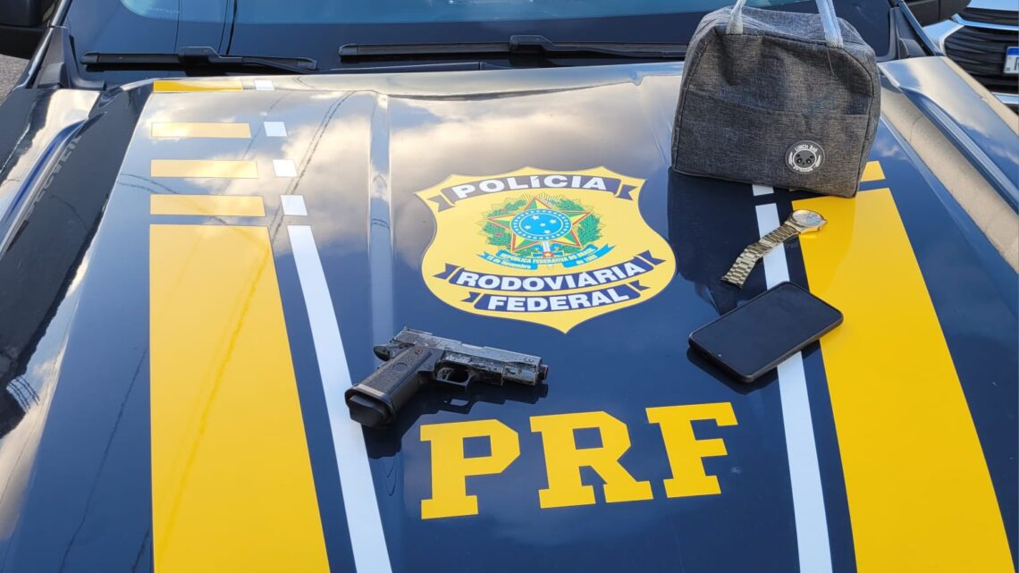 PRF resgata vítima de sequestro e apreende réplica de pistola PRF resgata vítima de sequestro e apreende réplica de pistola