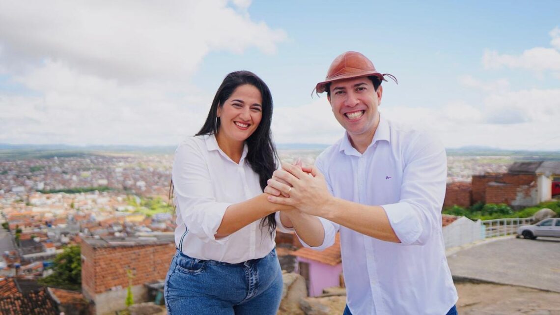 Armandinho anuncia a ex-secretária municipal Karla Vieira na sua vice Armandinho anuncia a ex-secretária municipal Karla Vieira na sua vice