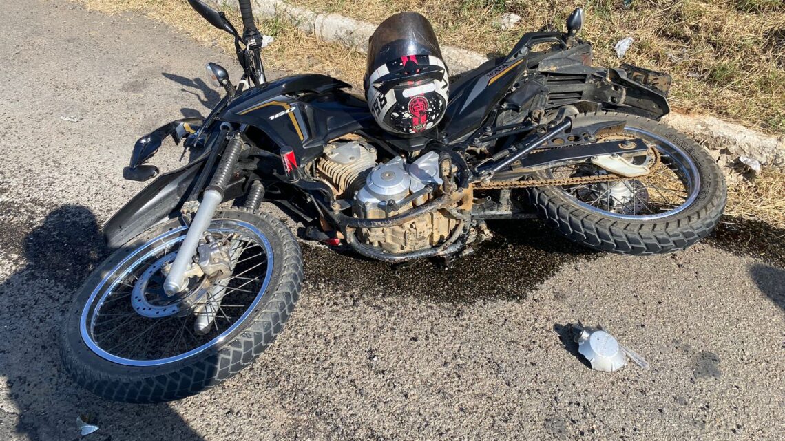Colisão frontal entre duas motos na BR 232 deixa feridos Colisão frontal entre duas motos na BR 232 deixa feridos