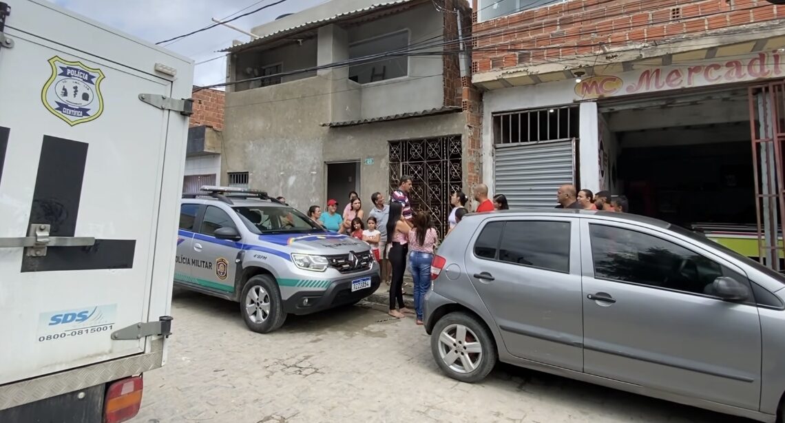 Zelador é assassinado dentro de casa, em Caruaru
