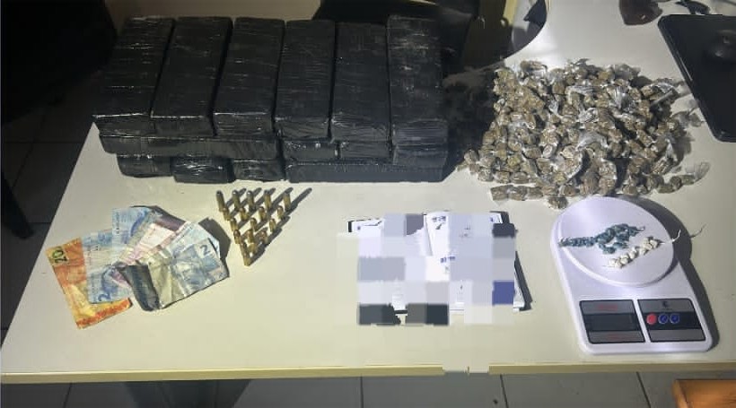 PM apreende menor com grande quantidade de drogas PM apreende menor com grande quantidade de drogas