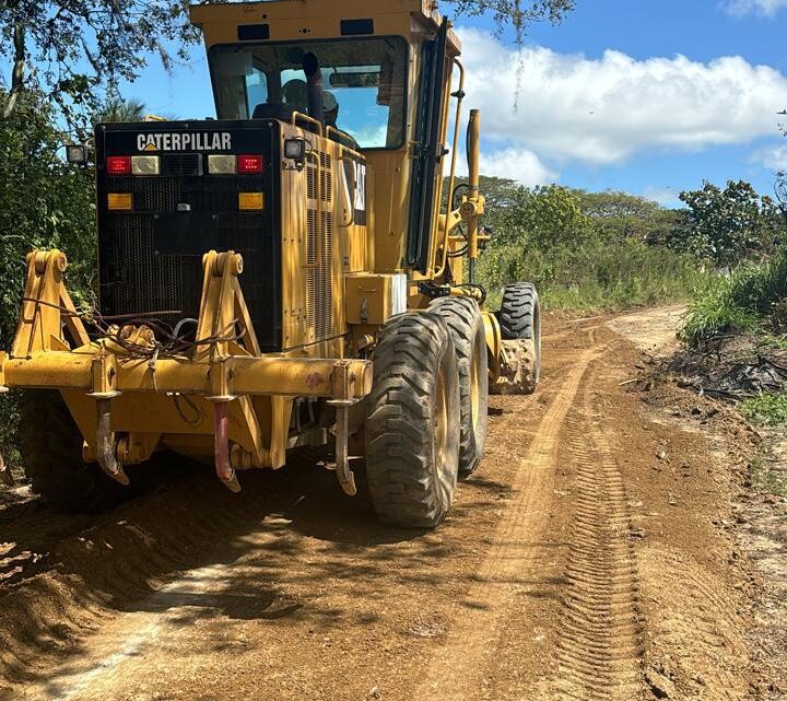 Em sete meses de trabalho de 2024, Prefeitura de Caruaru recupera 600 quilômetros de estradas da Zona Rural
