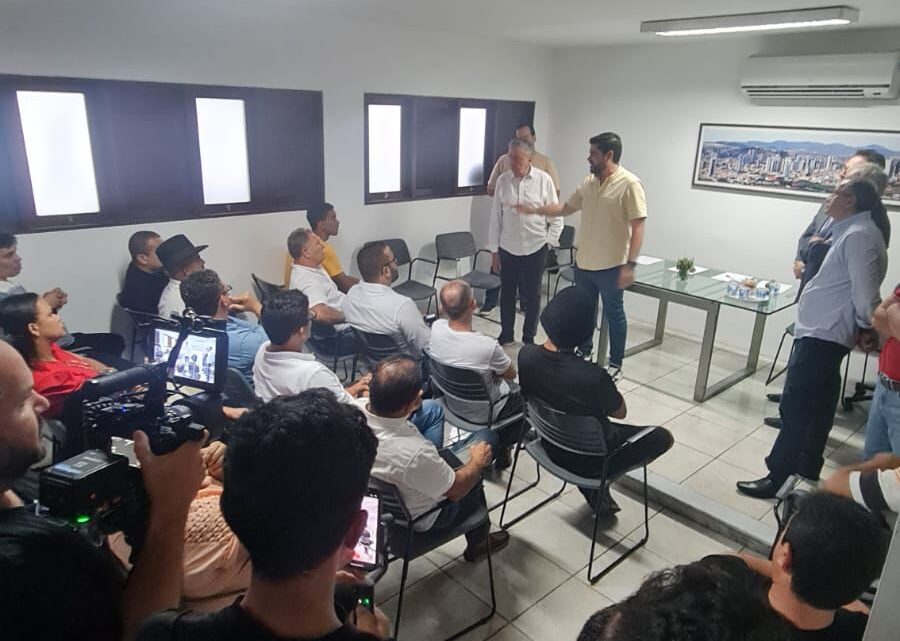 Zé Queiroz e Tonynho se reúnem com candidatos do MDB à Câmara