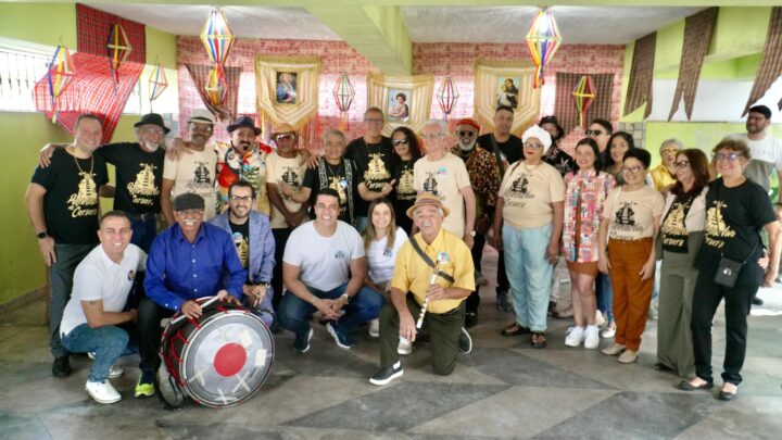 Rodrigo Pinheiro inicia campanha em café da manhã com patrimônios vivos de Caruaru