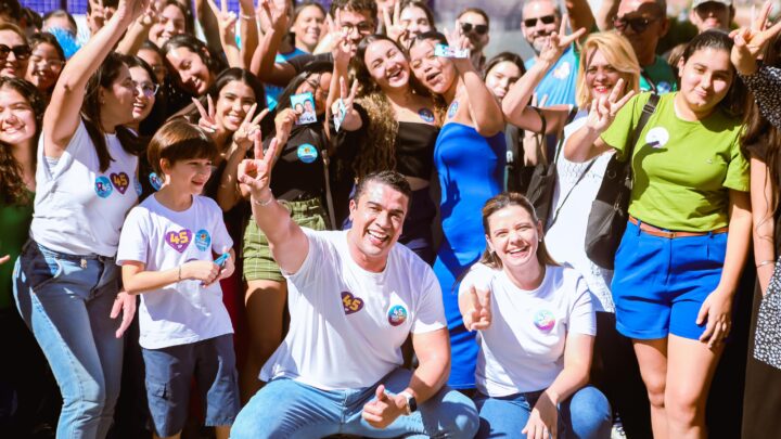 Rodrigo Pinheiro dialoga com estudantes sobre importância de investimentos na juventude