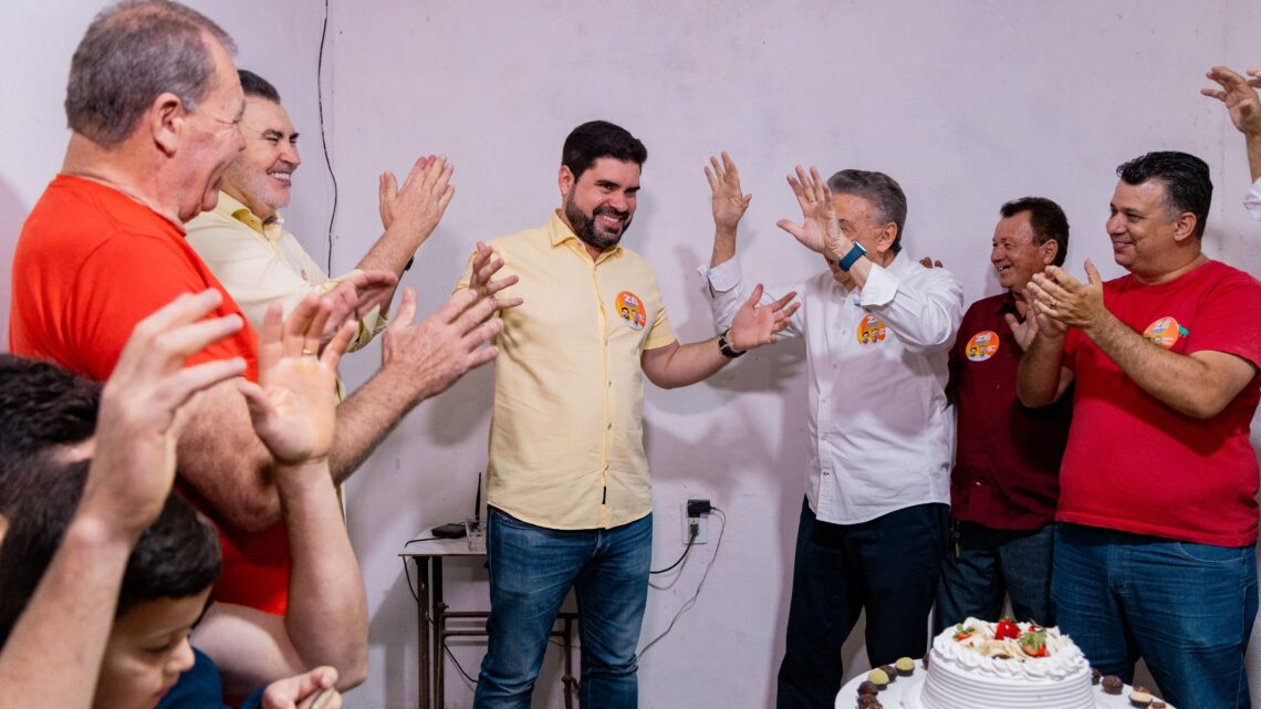 Tonynho recebe homenagens em comemoração ao aniversário no primeiro dia da campanha eleitoral Tonynho recebe homenagens em comemoração ao aniversário no primeiro dia da campanha eleitoral