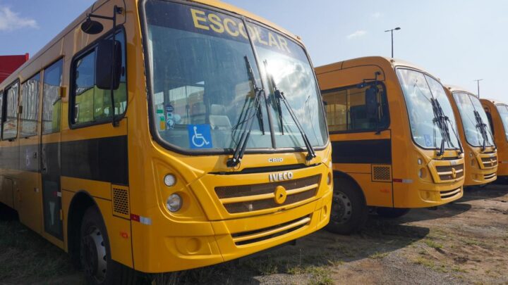 Caruaru ganha novos ônibus para reforçar a frota escolar do município
