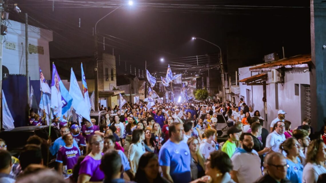 Rodrigo Pinheiro recebe o carinho de moradores do Santa Clara e Divinópolis e ressalta que todos apostam numa gestão ficha limpa Rodrigo Pinheiro recebe o carinho de moradores do Santa Clara e Divinópolis e ressalta que todos apostam numa gestão ficha limpa