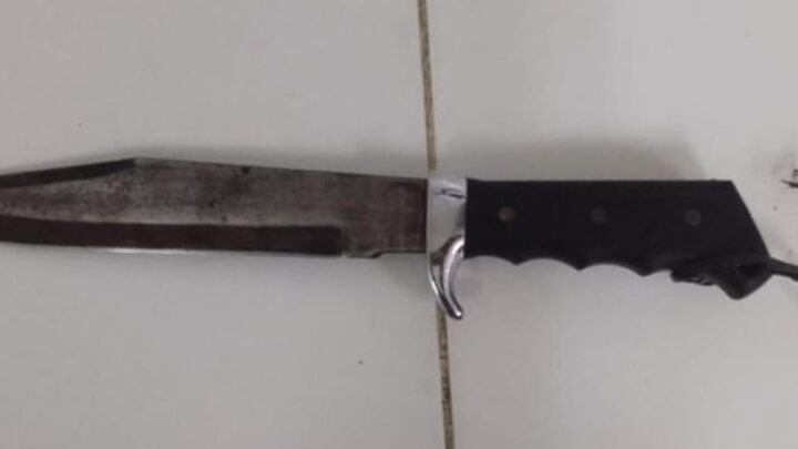 Assaltante fere vítima com facão e é pego por populares após roubo
