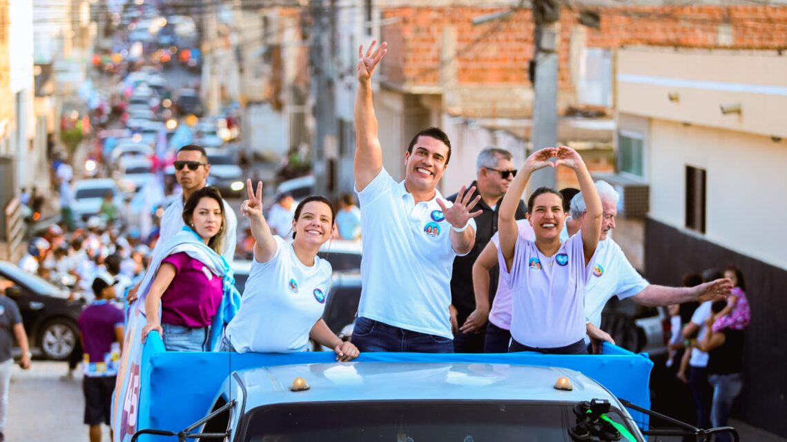 Rodrigo Pinheiro e Raquel Lyra dominam as ruas com maior carreata da história de Caruaru