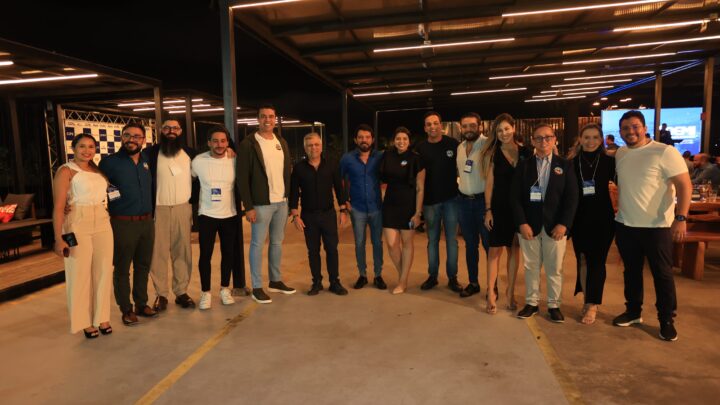 Rodrigo Pinheiro recebe apoio no Dia do Corretor e prestigia jantar dos engenheiros civis