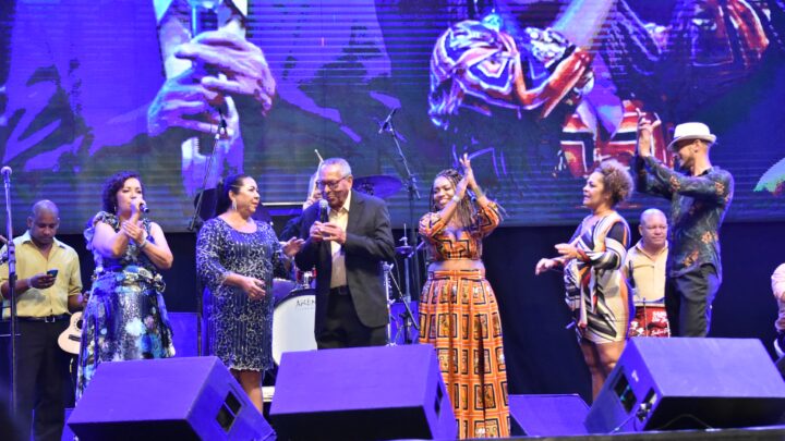 Samba encerra o Festival Pernambuco Meu País, em Pesqueira, neste domingo (4)