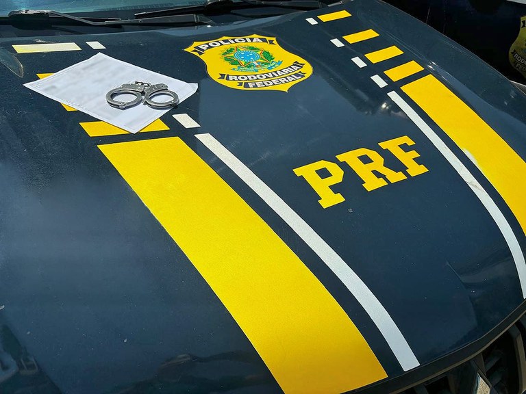 Procurado por roubo desde 2019 é detido pela PRF em Caruaru Procurado por roubo desde 2019 é detido pela PRF em Caruaru