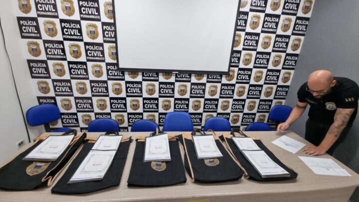 Operação da Polícia Civil contra tráfico de drogas e comércio ilegal de arma de fogo, em Caruaru