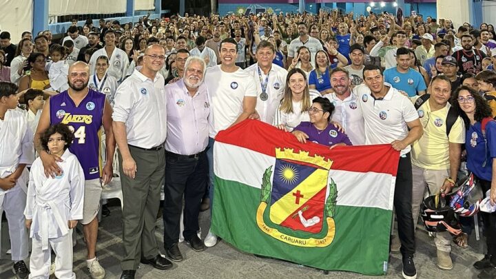 Vereador Nelson Diniz faz reunião com apoiadores na casa 45 junto do prefeito Rodrigo Pinheiro e lota a casa