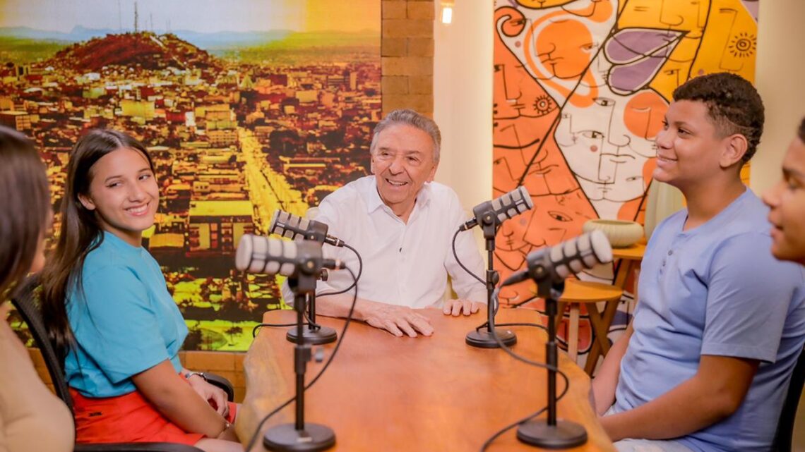 Zé Queiroz anuncia programa de intercâmbio para estudantes das escolas municipais Zé Queiroz anuncia programa de intercâmbio para estudantes das escolas municipais