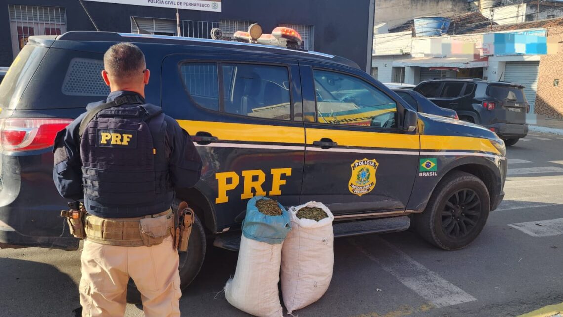 Dupla é detida com 26 Kg de maconha em São Caitano