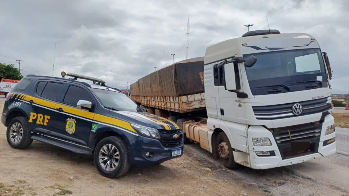 Carreta furtada em São Paulo é recuperada pela PRF em São Caitano