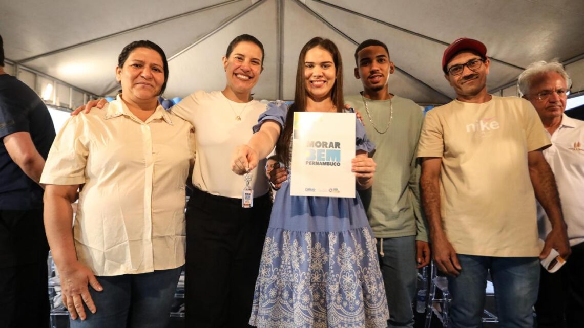 Morar Bem – Entrada Garantida: governadora Raquel Lyra entrega 60 casas no Residencial Xique-Xique 3, em Caruaru Morar Bem – Entrada Garantida: governadora Raquel Lyra entrega 60 casas no Residencial Xique-Xique 3, em Caruaru