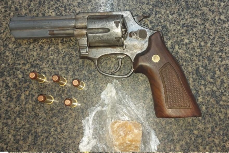 BPRP prende suspeitos com arma de fogo BPRP prende suspeitos com arma de fogo