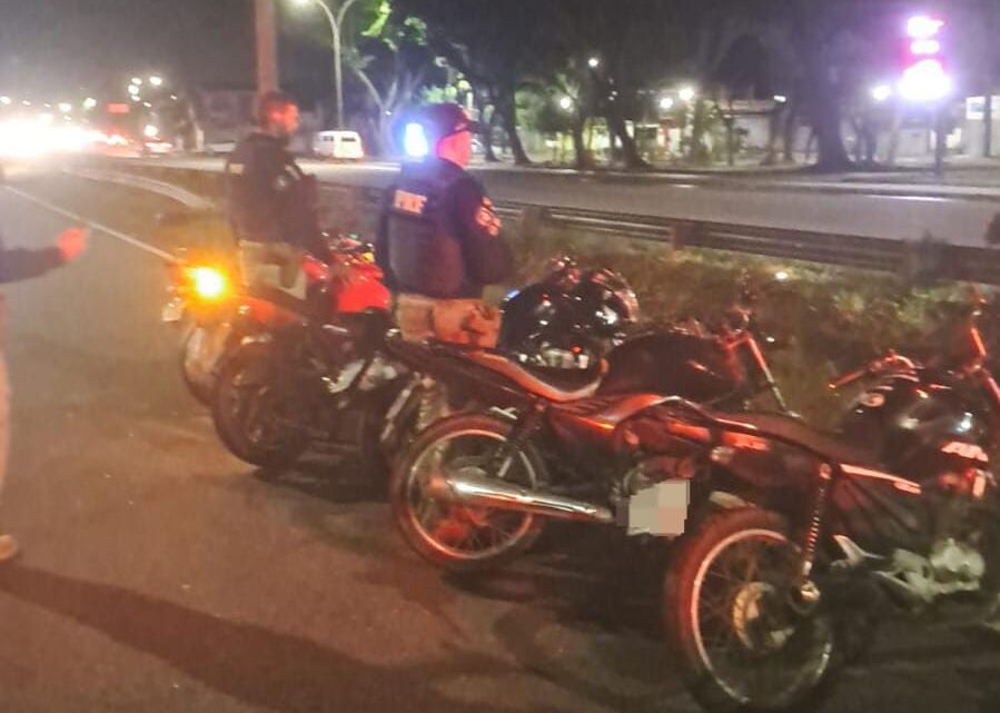 Operação de combate aos “rolezinhos” multa e apreende várias motos Operação de combate aos “rolezinhos” multa e apreende várias motos