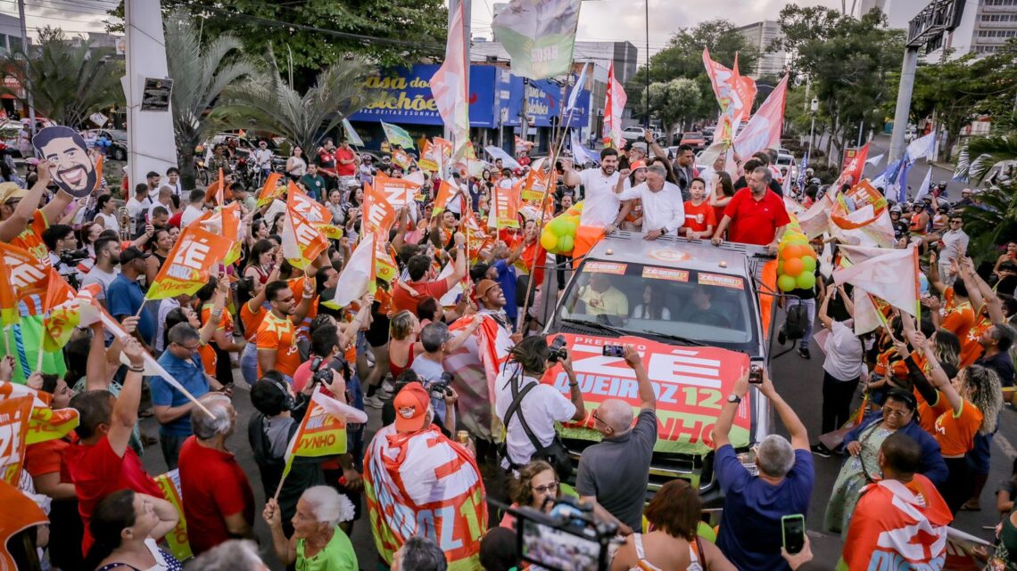 Zé e Tonynho promovem carreata ao lado de ministro, em Caruaru