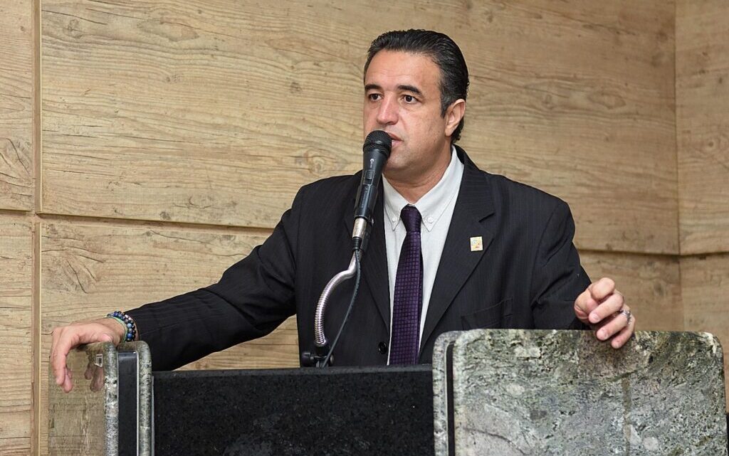 Bruno Lambreta comemora inauguração de unidade de saúde no bairro Divinópolis