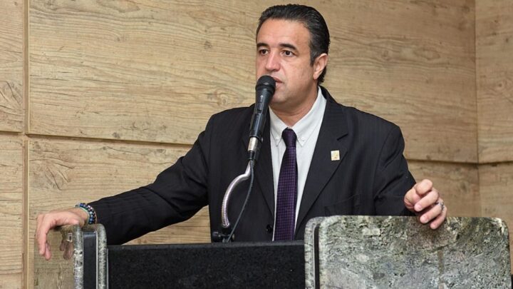 Bruno Lambreta comemora inauguração de unidade de saúde no bairro Divinópolis