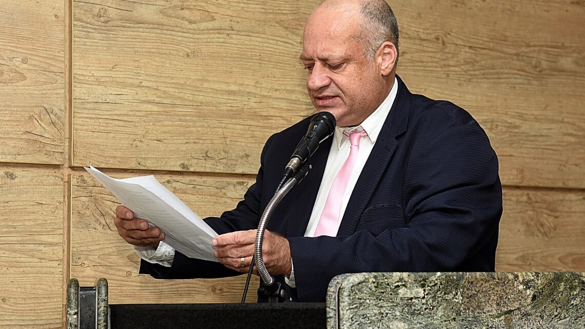 Vereador Jorge Quintino pede aumento salarial e valorização para os auxiliares e técnicos de saúde bucal Vereador Jorge Quintino pede aumento salarial e valorização para os auxiliares e técnicos de saúde bucal