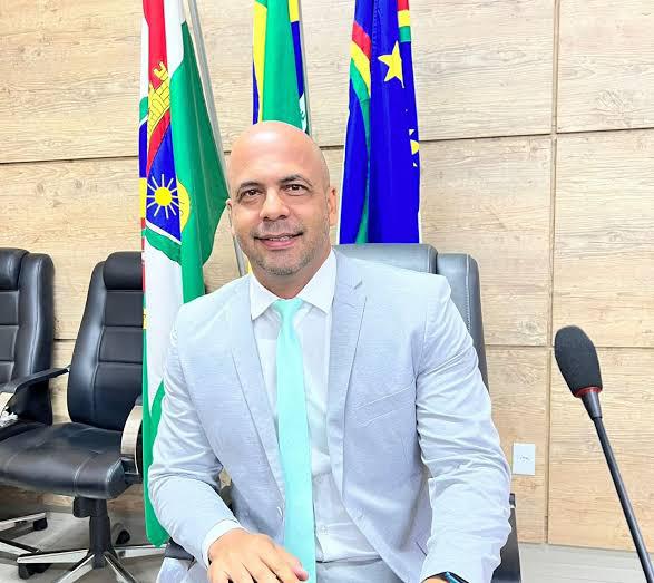 Anderson Correia comemora solicitação atendida que beneficiará caruaruenses com quase mil casas populares Anderson Correia comemora solicitação atendida que beneficiará caruaruenses com quase mil casas populares