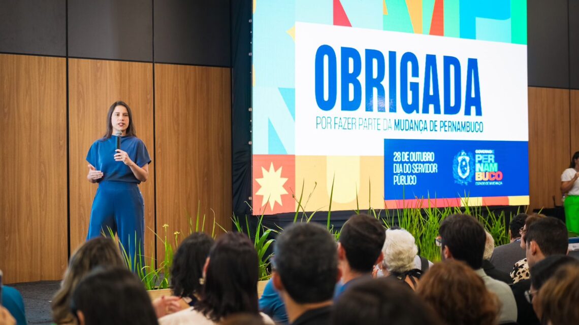 Governadora Raquel Lyra comanda evento em homenagem aos servidores estaduais e anuncia que salários serão pagos antecipadamente na próxima segunda-feira (28), ponto facultativo