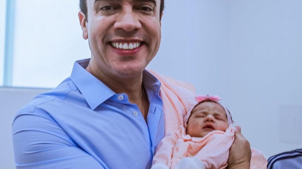 ‘Bebê prefeita’ recebe chave símbolo da cidade e é “empossada” em Caruaru ‘Bebê prefeita’ recebe chave símbolo da cidade e é “empossada” em Caruaru