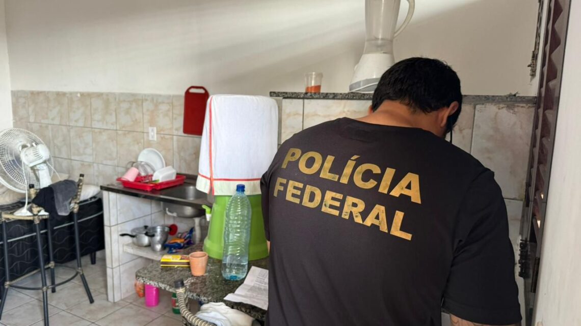 PF prende estudante universitário suspeito de abuso sexual de criança e maus-tratos a animais PF prende estudante universitário suspeito de abuso sexual de criança e maus-tratos a animais