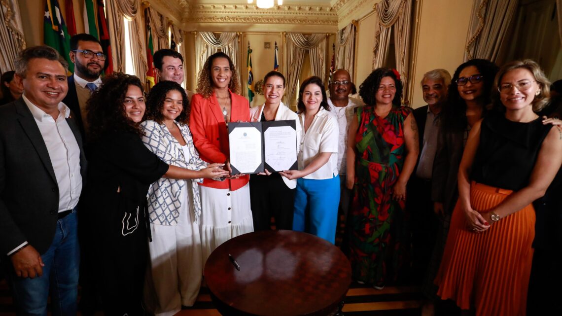 Governadora Raquel Lyra e ministra da Igualdade Racial, Anielle Franco, assinam termo de adesão ao Plano Juventude Negra Viva