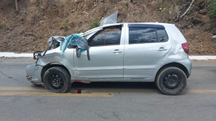 Motorista de carro e condutor de moto morrem, após colisão frontal