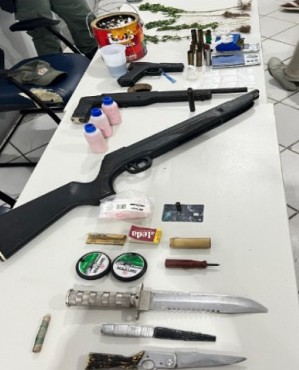 PM apreende armas e drogas no Agreste PM apreende armas e drogas no Agreste