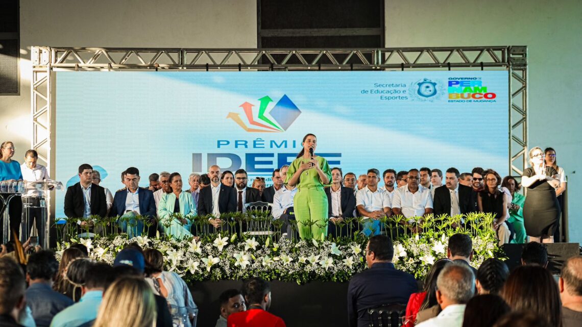 Governadora Raquel Lyra entrega Prêmio Idepe 2023 a escolas, GREs e municípios do Estado Governadora Raquel Lyra entrega Prêmio Idepe 2023 a escolas, GREs e municípios do Estado