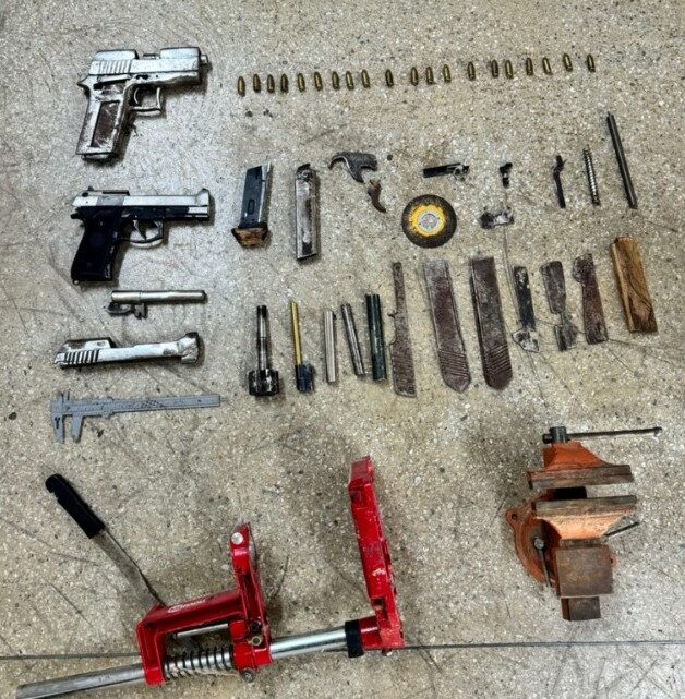 PM descobre fabricação ilegal de armas de fogo PM descobre fabricação ilegal de armas de fogo
