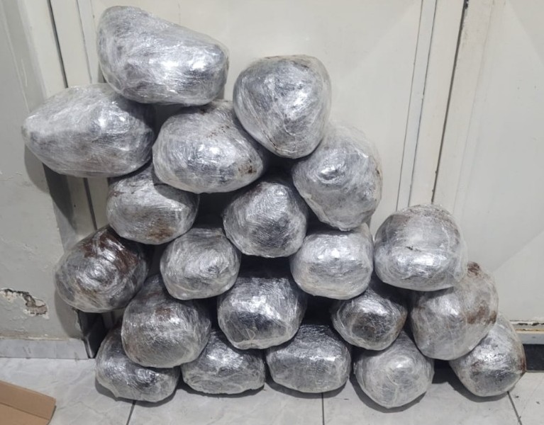 PMPE apreende mais de 20kg de maconha em ponto de ônibus