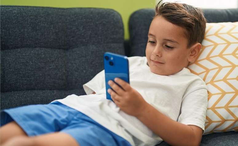 Visão em risco: o excesso de telas ameaça a visão infantil Visão em risco: o excesso de telas ameaça a visão infantil