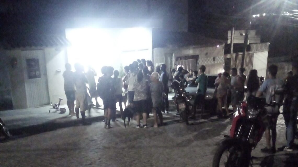 Homem é assassinado em frente a salão de beleza, em Caruaru Homem é assassinado em frente a salão de beleza, em Caruaru