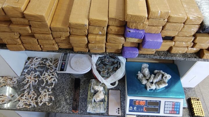 Homem é detido com grande material de entorpecentes