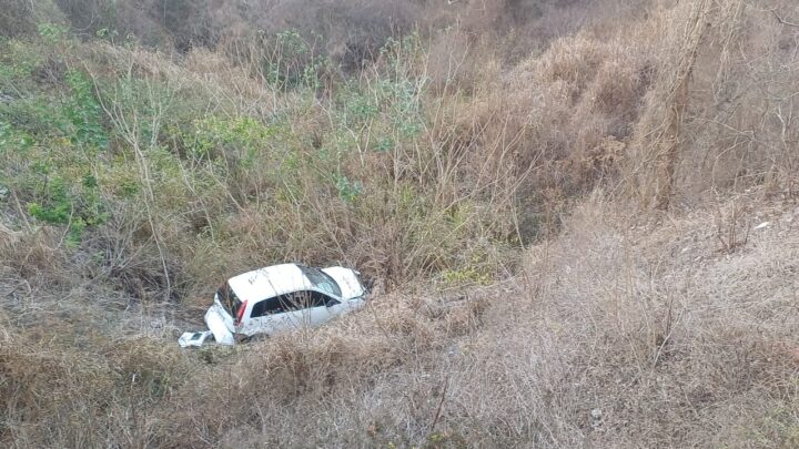 Casal morre após carro cair de ribanceira na Serra das Russas