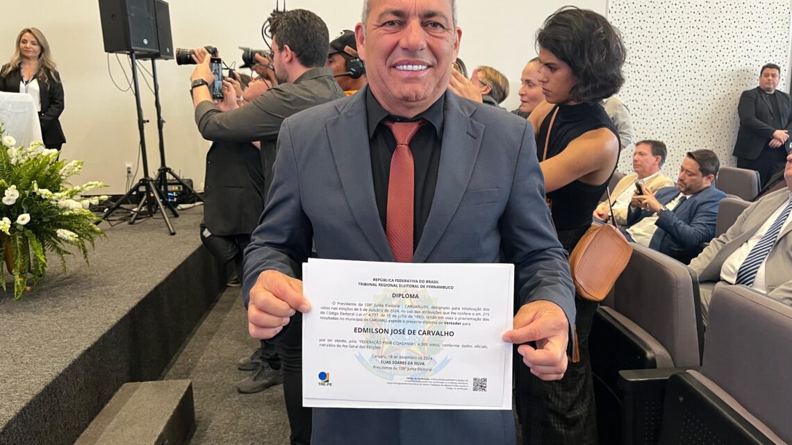 Vereador Edmilson do Salgado é diplomado em Caruaru e está apto a servir a população por mais quatro anos Vereador Edmilson do Salgado é diplomado em Caruaru e está apto a servir a população por mais quatro anos